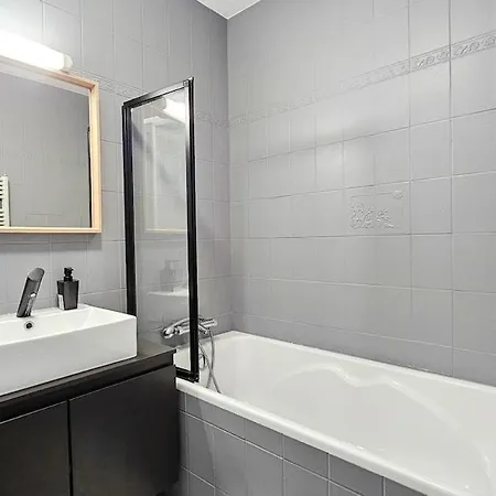 La Comete 4 Bedroom Wifi Tv Apartment