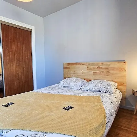 La Comete 4 Bedroom Wifi Tv Apartment