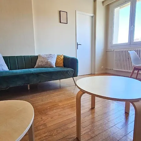 La Comete 4 Bedroom Wifi Tv Apartment