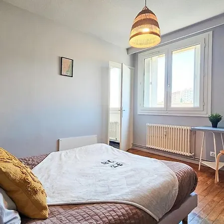 La Comete 4 Bedroom Wifi Tv *