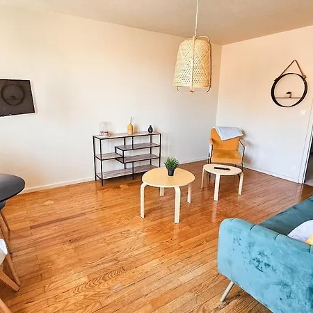 La Comete 4 Bedroom Wifi Tv Apartment