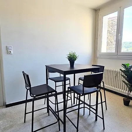 La Comete 4 Bedroom Wifi Tv