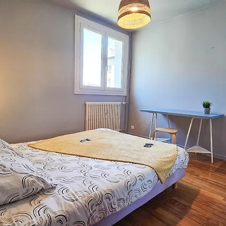 Apartment La Comete 4 Bedroom Wifi Tv
