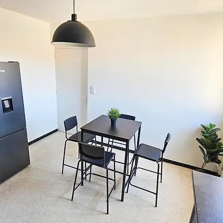 La Comete 4 Bedroom Wifi Tv Apartment